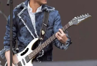谢霆锋演唱会门票被炒到17万元！含泪唱与王菲定情曲