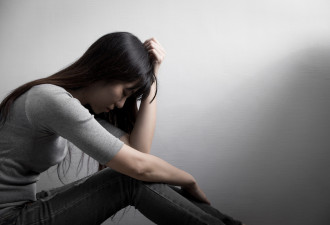 人妻遭中学同学性侵 醒来内裤消失 全身长疹子