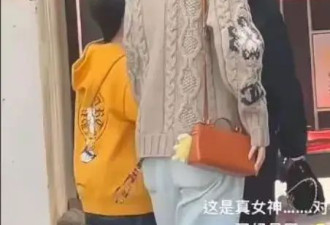 35岁杨颖带儿子山西游玩被拍，穿针织开衫搭牛仔裤低调又时髦，7岁小海绵很帅气！