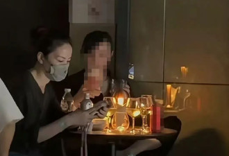 王菲现身谢霆锋演唱会 网友：过于低调出卖了你