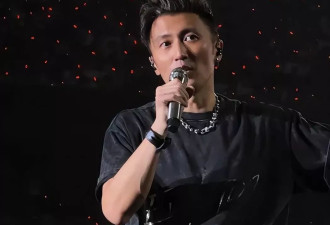 谢霆锋对着王菲唱定情曲，女方激动捧场