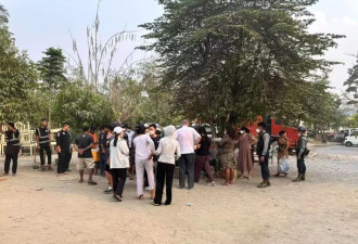 "当救援队救不出活人的时候,就要帮逝者落叶归根"