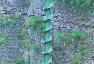 太行山悬崖摩天筒梯走红，景区回应：每年“体检”