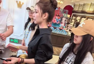 马筱梅带大S女儿逛玩具店，小玥儿侧颜惊艳背不驼了，一下自信！