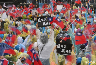 一群不知何为独裁的人在反独裁