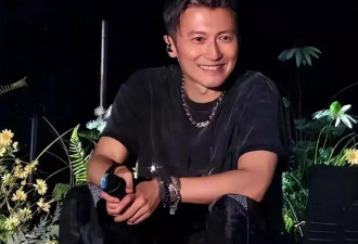 谢霆锋与两儿子聚餐，兄弟俩认真听爸爸讲话