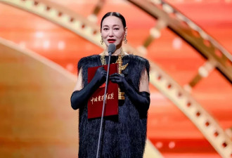 63岁惠英红华表奖封神：金像金马之后，泪洒颁奖典礼！