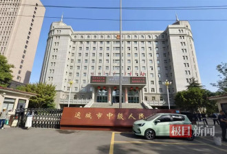 10岁男孩被虐待致死，宣判：生母无期、继父死刑