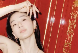 全智贤韩版《芭莎》封面大片，淡雅妆容珠宝加身难掩大明星气场