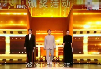 章子怡坐轮椅现身高铁站！华表奖后台摔倒，一个月前就有人提醒她