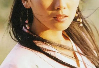 “国民贤妻”刘涛刚出道美图！昔日淳朴如今变得风情美艳