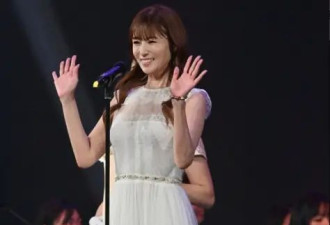  日本顶流性感女神为丑男新欢抛弃亿万富翁未婚夫？ 