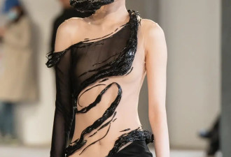 鬼魅般的妆造和不蔽体的服装，上海也能翻车？