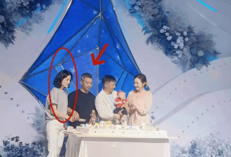 曝51岁李小双疑似离婚！携短发美女现身侄子百日宴