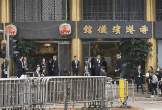 李兆基设灵：徐子淇为公公守孝，郭晶晶夫妇现身