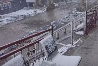 山西五台山五一假期前下了两小时大雪....