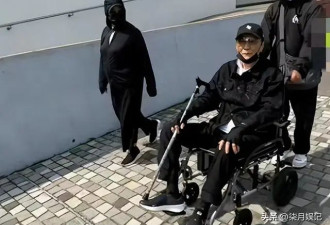89岁谢贤街头坐轮椅晒太阳，风流一世终落幕，如今断崖式衰老