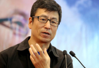 他是央视一哥,被病痛折磨,长期抑郁失眠,一句话引民愤