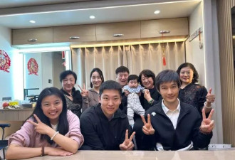黄晓明晒家人探班照！被投喂一大堆好吃的