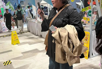 黄磊夫妇机场偶遇洪晃，洪晃一顶俩孙莉，弓腰驼背却不及孙莉高