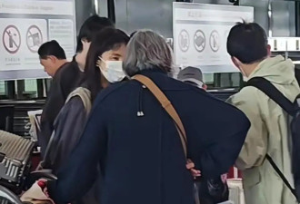 黄磊夫妇机场偶遇洪晃，洪晃一顶俩孙莉，弓腰驼背却不及孙莉高