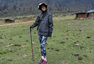 章泽天不丹徒步秀素颜，嘴唇起皮太真实