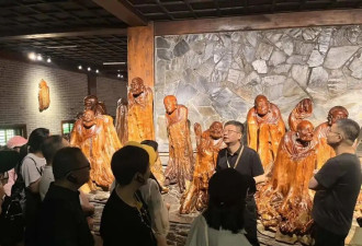 文旅局长亲自带团，“去年考了导游证”