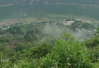 突发! 贵州载人游船侧翻事故 约70人落水