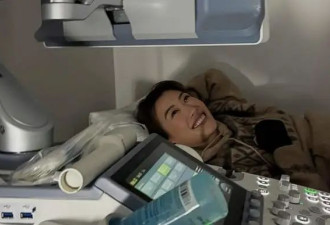 恭喜！香港知名女星宣布怀孕，大女儿生父成谜