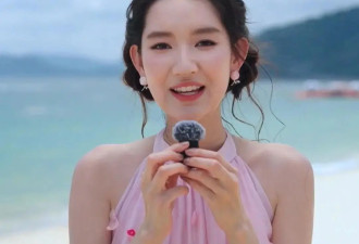 央视五四晚会明星状态：关晓彤齐刘海长发显脸圆