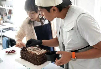孙俪邓超为11岁女儿庆生，这次没把小花脸亲变形！