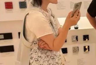 张纪中夫妇五一逛家居店，杜星霖身材臃肿下巴尖，张纪中又胖了