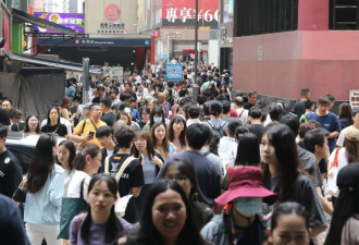 挤爆了！五一黄金周，香港再现人山人海