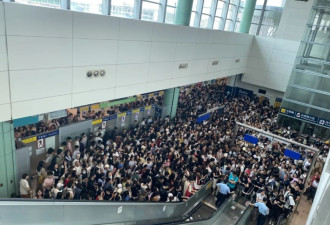 挤爆了！五一黄金周，香港再现人山人海