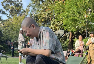 李诞在上海逛公园，不用上班，生活过得好滋润