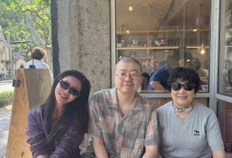 李诞在上海逛公园，不用上班，生活过得好滋润