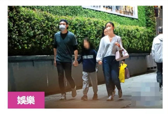 林心如一家手牵手出门，霍建华和女儿同吃一杯冰淇淋