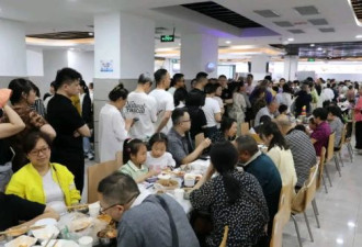35万人挤爆的重庆小城，成了五一最大赢家