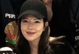 40岁许玮甯怀孕近照曝光，和丈夫甜蜜逛街，孕初期身材依然纤细