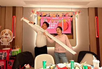 新人海底捞办婚礼，邀请140位亲友,账单打了2米长