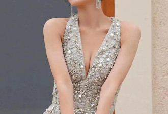 李一桐肤白貌美露背写真太欲了！火辣身材上演性感诱惑