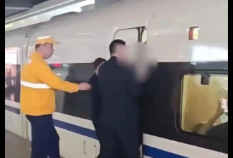 上海虹桥站有旅客扒车门?官方：身体不适紧急下车