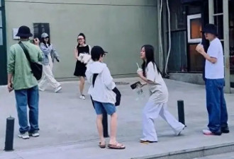 贾乃亮李小璐携手陪女,与杜江霍思燕一家欢乐出游