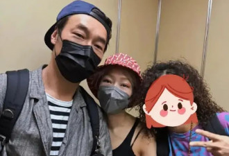 许志安郑秀文香港被偶遇 夫妻俩挽手合影感情恩爱