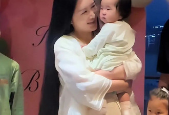张纪中为娇妻庆生，混血继子站旁边被冷落，下巴后缩网友呼吁关注