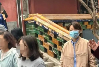 董卿51带儿子现身浙江 坐游艇出海 13岁儿子长相普通肚子好鼓