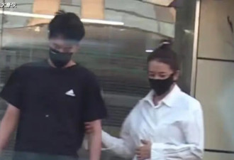 高圆圆赵又廷素颜遛弯甜到齁 结婚9年仍手挽手
