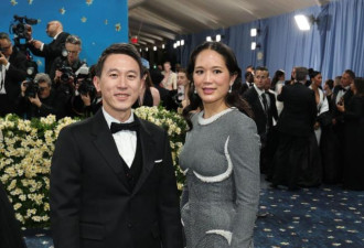 “唯一受邀的川普朋友” 周受资携妻亮相MetGala