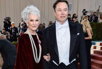 “唯一受邀的川普朋友” 周受资携妻亮相MetGala