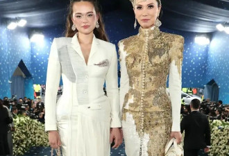 周受资夫妇走红毯松弛，邓文迪金色霸气，刘雯惊艳！Met Gala谁赢了？
